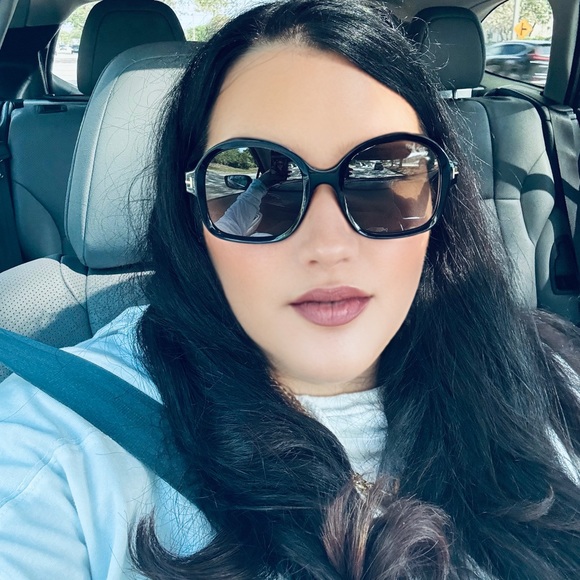 Meet your Posher, Posh - Picture 2 of 2